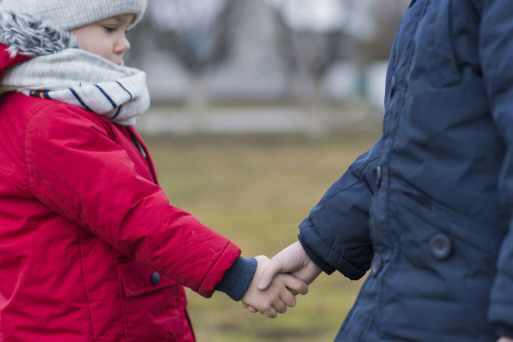 Tips Mengajarkan Anak agar Mau Minta Maaf