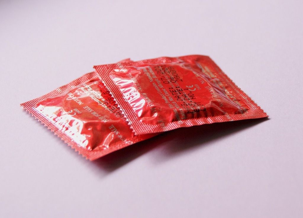 Cara Mengatasi Rasa Sakit pada Penis Saat Memakai Kondom