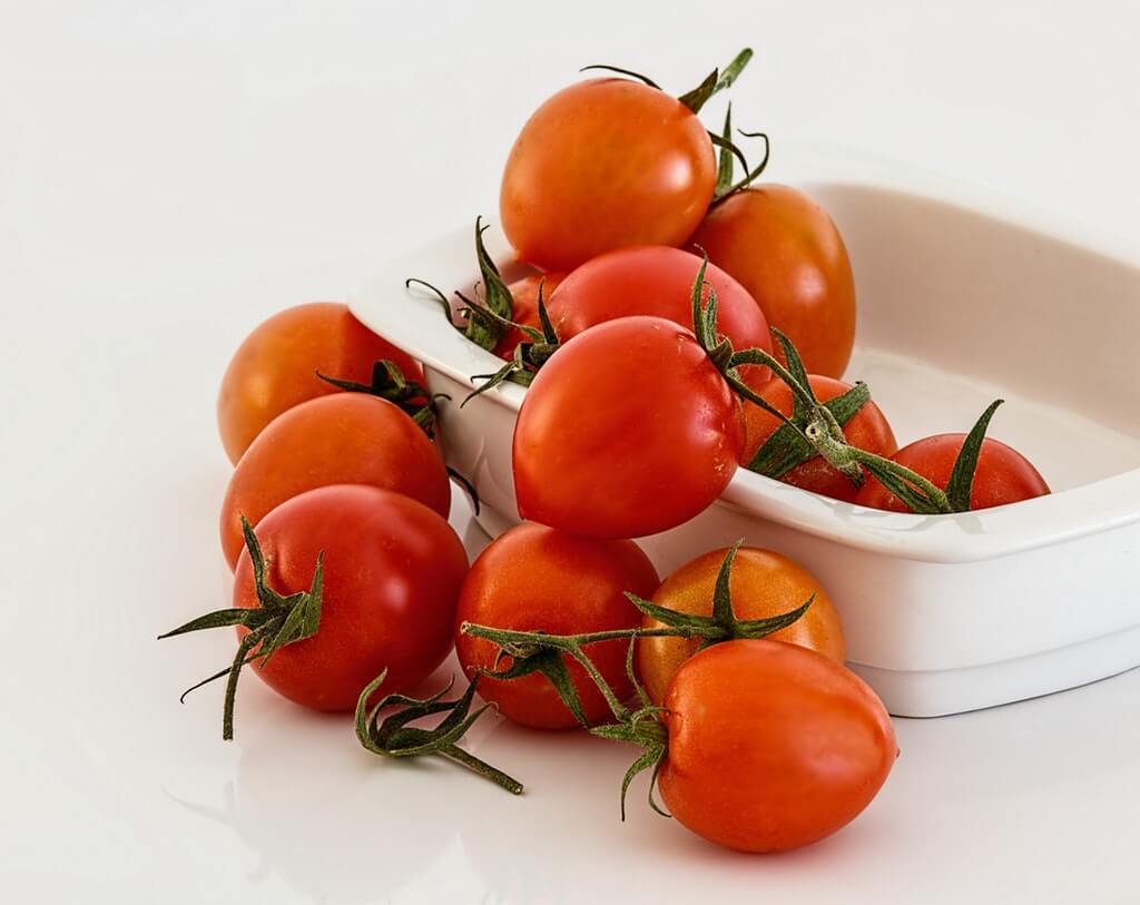 10 Manfaat Masker Tomat untuk Kecantikan Kulit