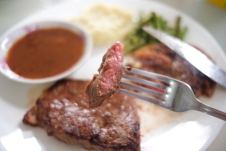 Steak Daging Sirloin Atau Tenderloin, Mana Yang Lebih Sehat? DokterSehat