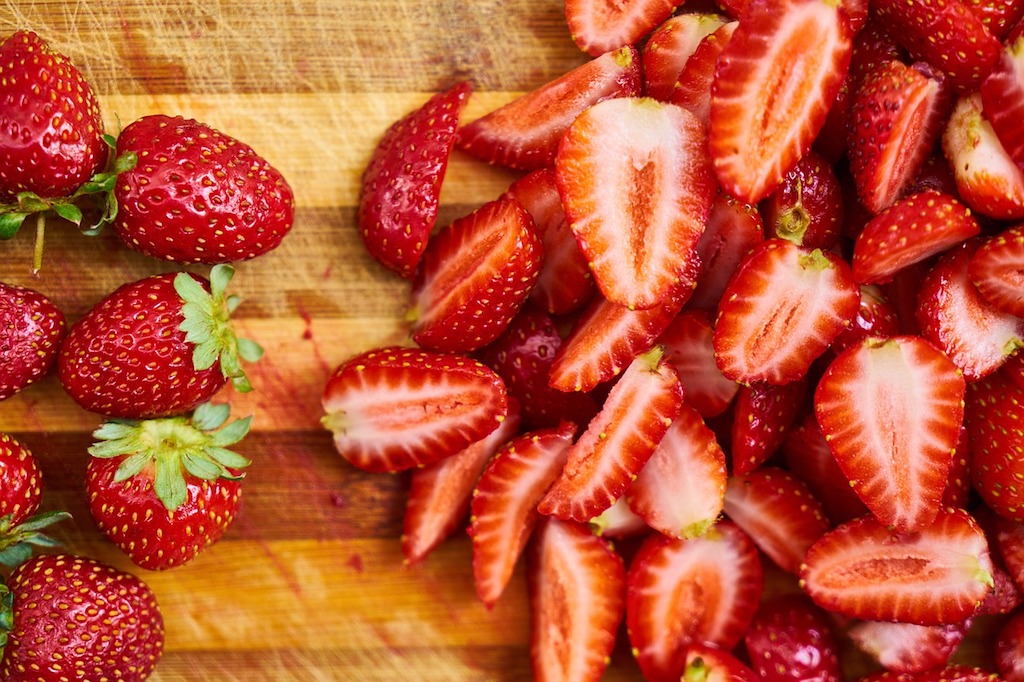 18 Manfaat Makan Stroberi bagi Wanita Hamil