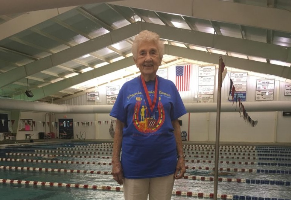Nenek Ini Menjadi Atlet Renang di Usia 97 Tahun!