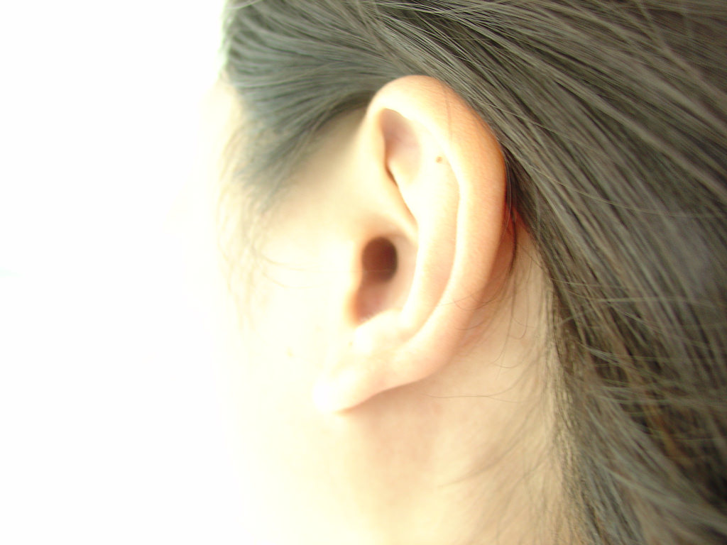 Infeksi Kotoran Telinga, Wanita Ini Kehilangan Pendengaran