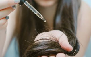 8 Manfaat Serum Rambut dan Cara Menggunakannya