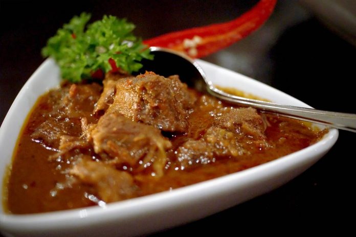 gizi-dan-cara-sehat-makan-rendang-doktersehat-1