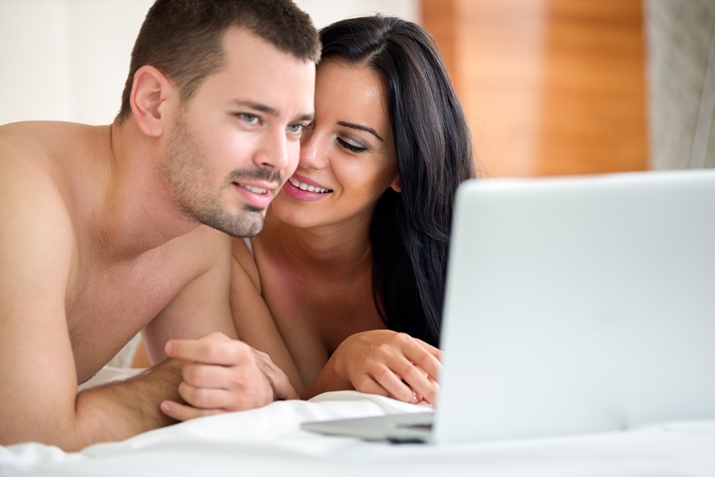 5 Efek Samping Kecanduan Gadget pada Kualitas Seks Pasangan