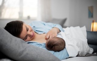 Bunda, Kenali Manfaat Kolostrum bagi Bayi Baru Lahir