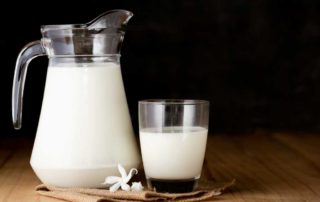 Tidak Boleh Berlebihan, Ini 6 Bahaya Minum Susu saat Puasa