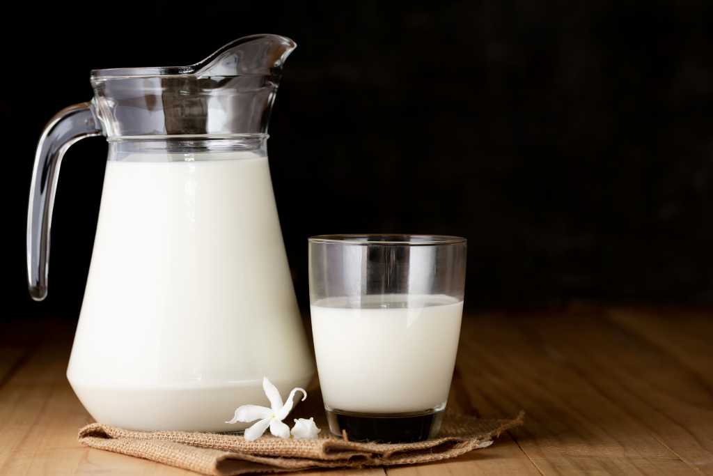 Tidak Boleh Berlebihan, Ini 6 Bahaya Minum Susu saat Puasa