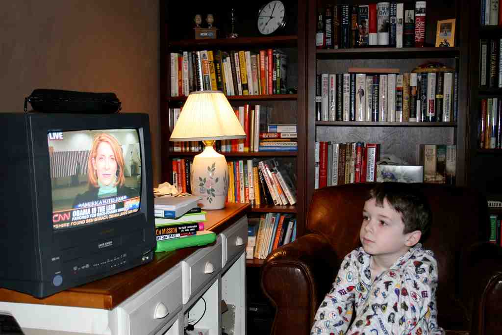 Terlalu Lama Menonton TV Bisa Sebabkan Hipertensi