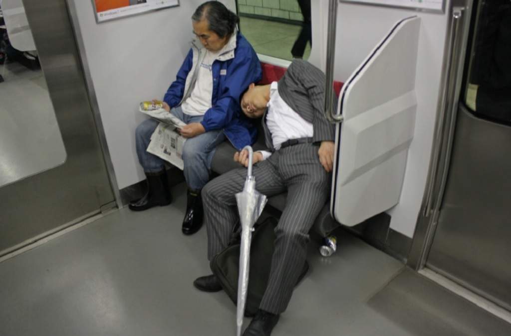 Mengapa Orang Jepang Bisa Bangun Sebelum Stasiun Tujuan Saat Tidur di Kereta?