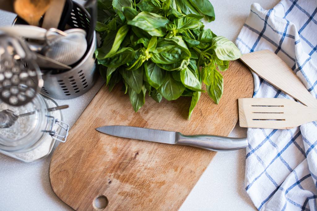 Sayur Berlubang Karena Digigit Ulat Lebih Sehat?