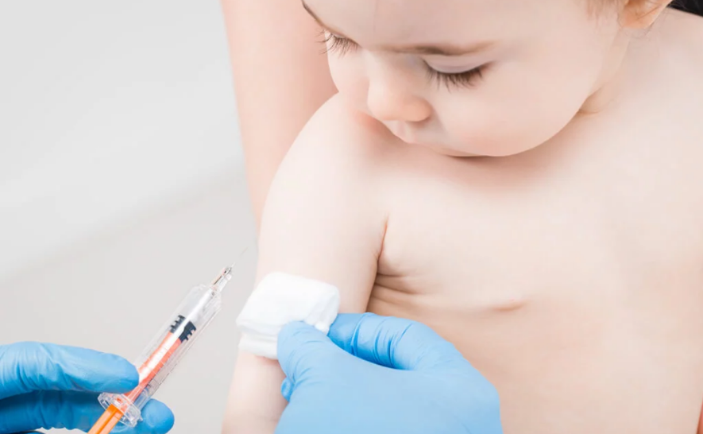 Benarkah Imunisasi Campak dan Rubella Menyebabkan Lumpuh?