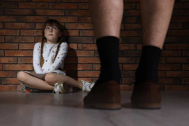 Pedofilia: Penyebab, Ciri, Gejala, dan Pengobatan