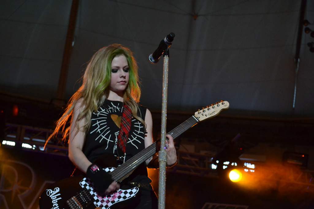 Avril Lavigne Ternyata Menderita Penyakit Mematikan Lyme!