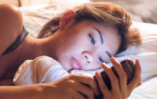 Hati-hati, Main HP Sebelum Tidur Bisa Sebabkan Diabetes