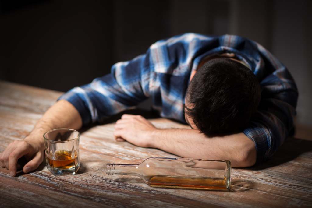 15 Dampak Minuman Beralkohol yang Berbahaya bagi Kesehatan