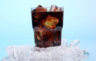 12 Bahaya Minum Soda Setiap Hari bagi Kesehatan Tubuh