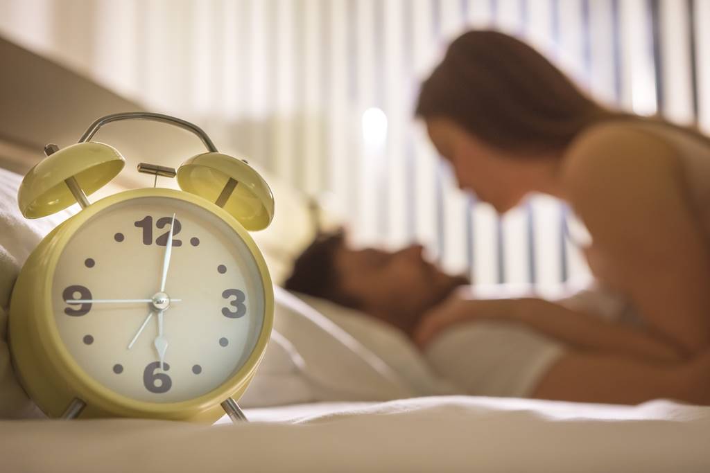 5 Posisi Seks Terbaik untuk Menghangatkan Pagi yang Dingin