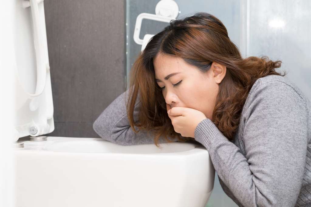 Cara mengatasi mulut terasa pahit dan mual