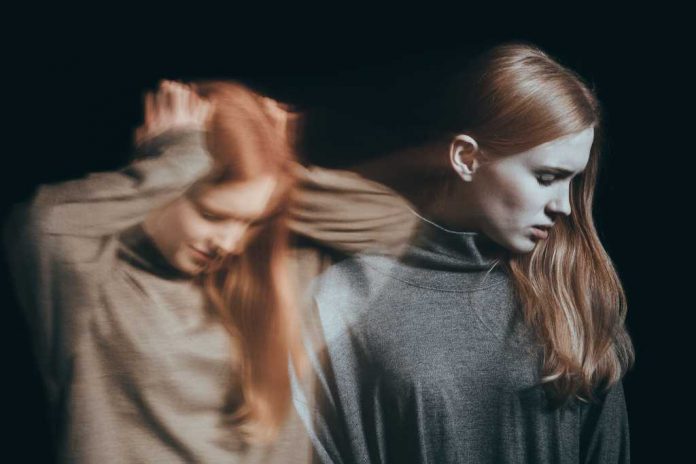 perbedaan-bipolar-dan-skizofrenia-doktersehat