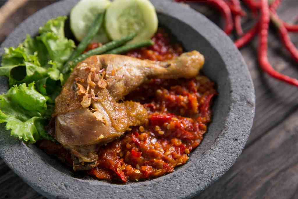 Sering Konsumsi Makanan Pedas Bisa Memicu Kanker Usus?