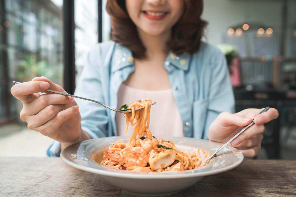 5 Dampak Makan Hingga Kekenyangan