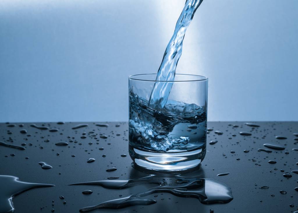 9 Khasiat Minum Air Hangat di Pagi Hari