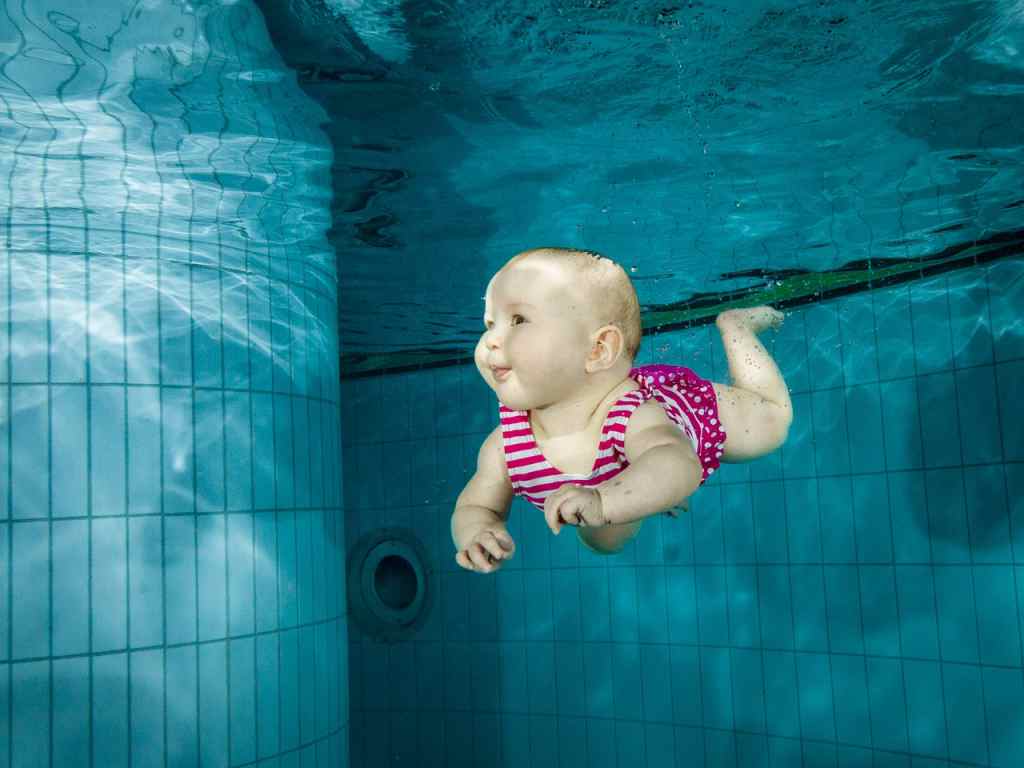 Ingin Ajak Bayi Berenang? Ketahui Manfaat dan Panduan Amannya!