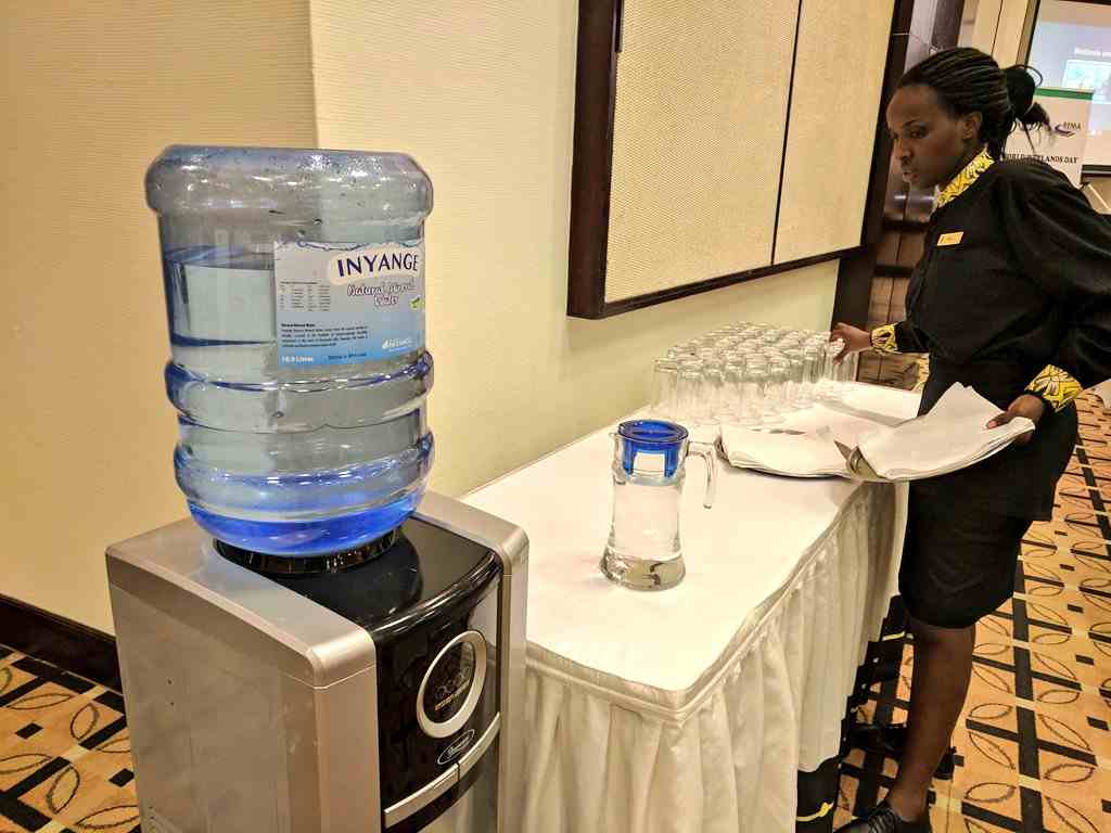 Minum Air dari Dispenser Belum Tentu Sehat