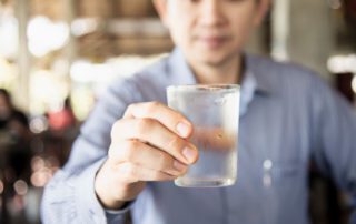 17 Manfaat Air Es bagi Kesehatan Tubuh Anda