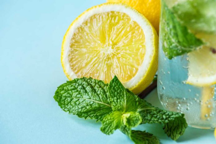 manfaat-infused-water-lemon-doktersehat