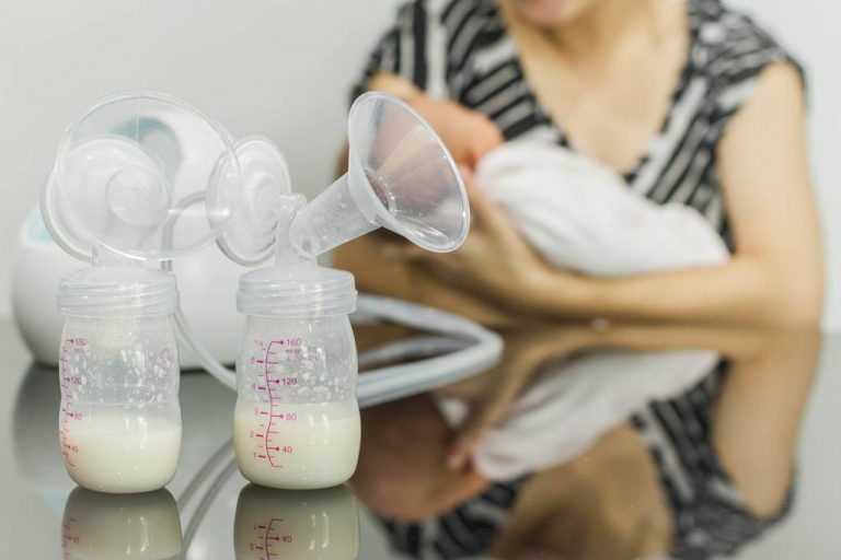 7 Cara Meningkatkan Jumlah ASI Saat Dipompa