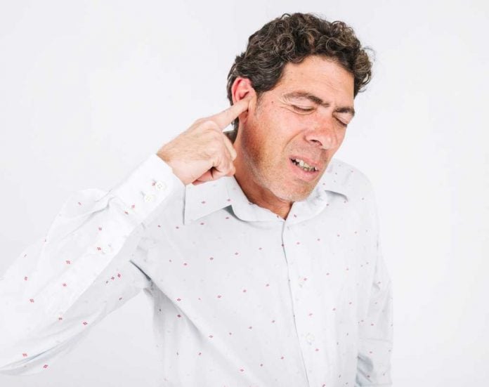 cara-mengatasi-telinga-kemasukan-air-doktersehat