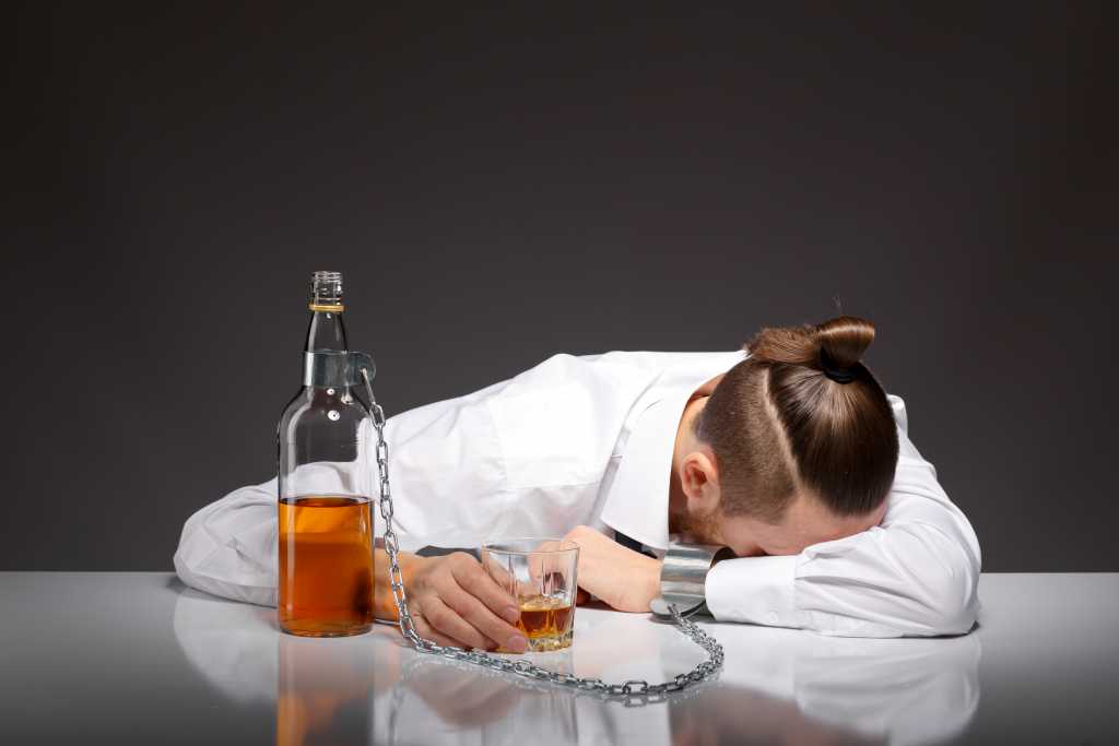 10 Ciri Kecanduan Alkohol Beserta Bahaya dan Cara Mengatasinya