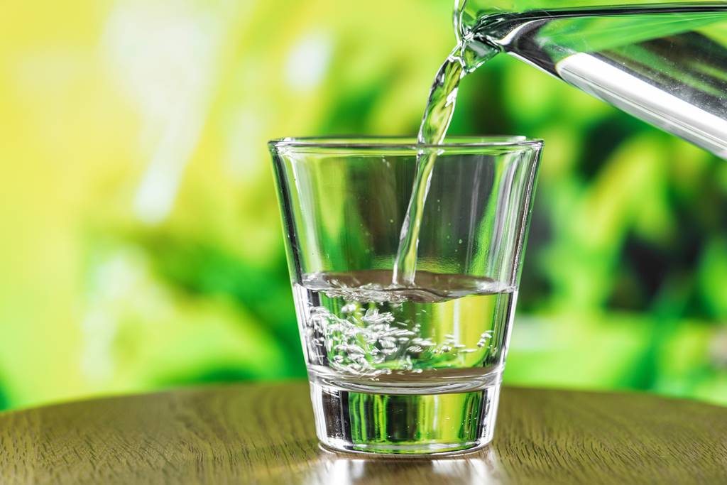 7 Jenis Air Minum yang Aman untuk Memenuhi Kebutuhan Cairan