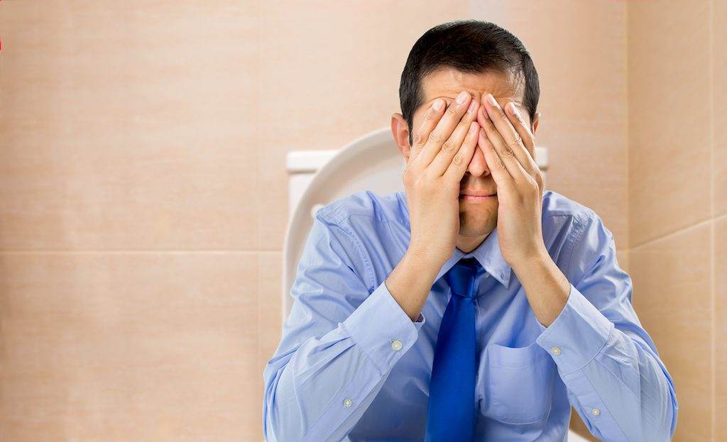 5 Kebiasaan Buruk yang Kita Sering Lakukan di Toilet