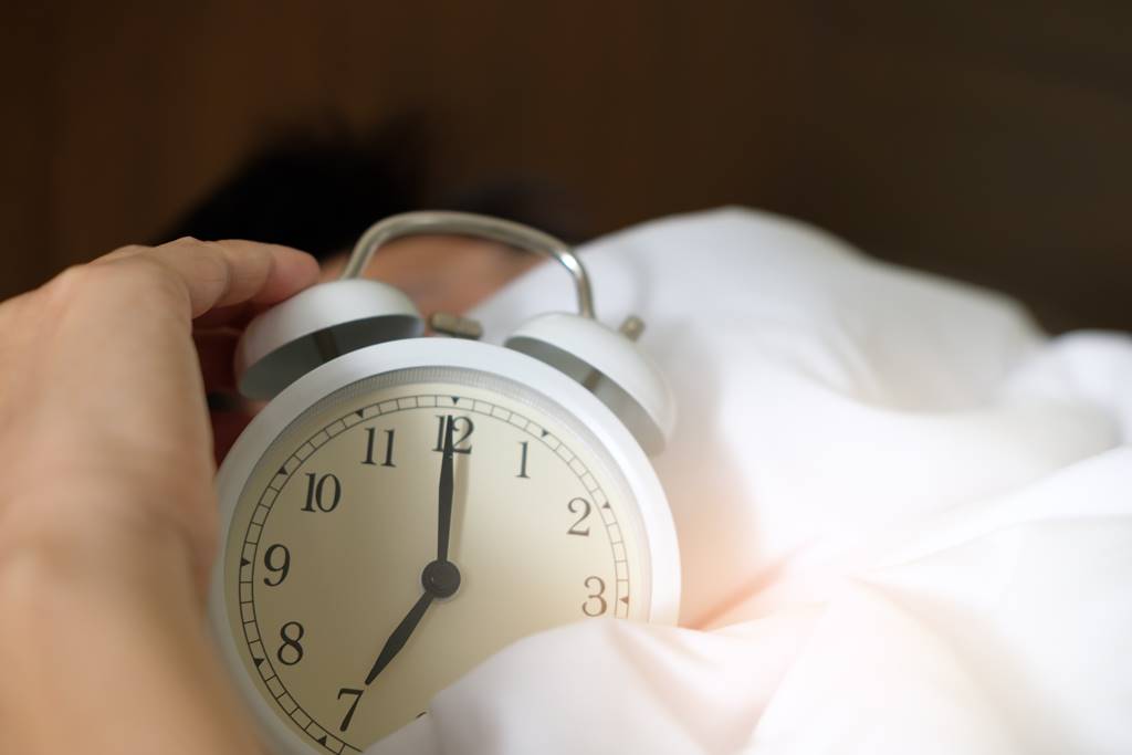 7 Cara Melawan Lelah dan Menstabilkan Mood Setelah Bangun Tidur