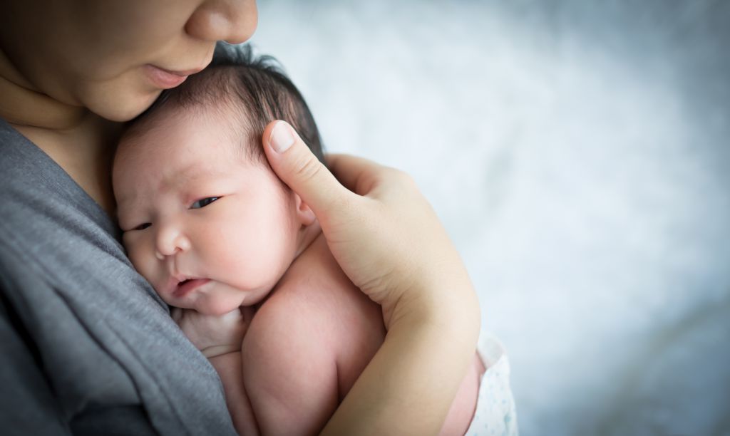 5 Penyebab Bayi Cegukan dan Tips Mengatasinya
