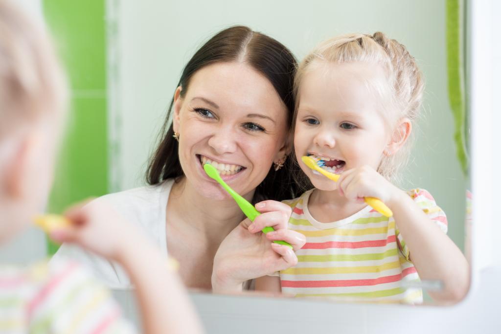 Cara Memilih Sikat Gigi untuk Anak (Panduan bagi Orang Tua)