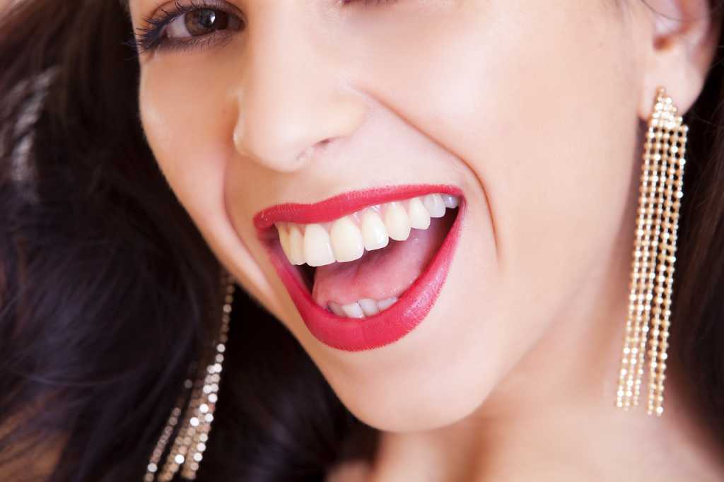 5 Cara Memutihkan Gigi dengan Garam (Mudah & Efektif)