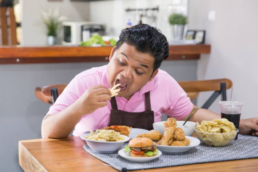 Jangan Kalap, Ini 5 Bahaya Makan Berlebihan Saat Buka Puasa