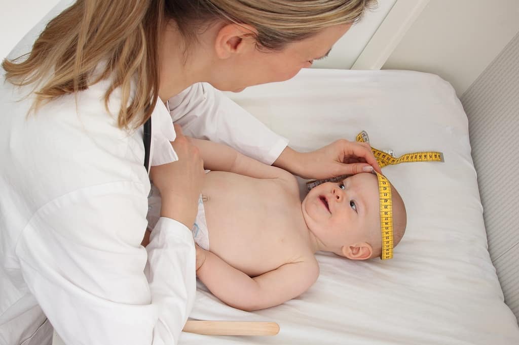 Lingkar Kepala Bayi: Manfaat Pengukuran, Cara Mengukur, Nilai Normal