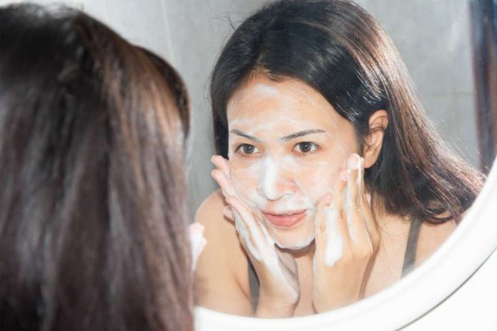 manfaat-cuci-muka-doktersehat