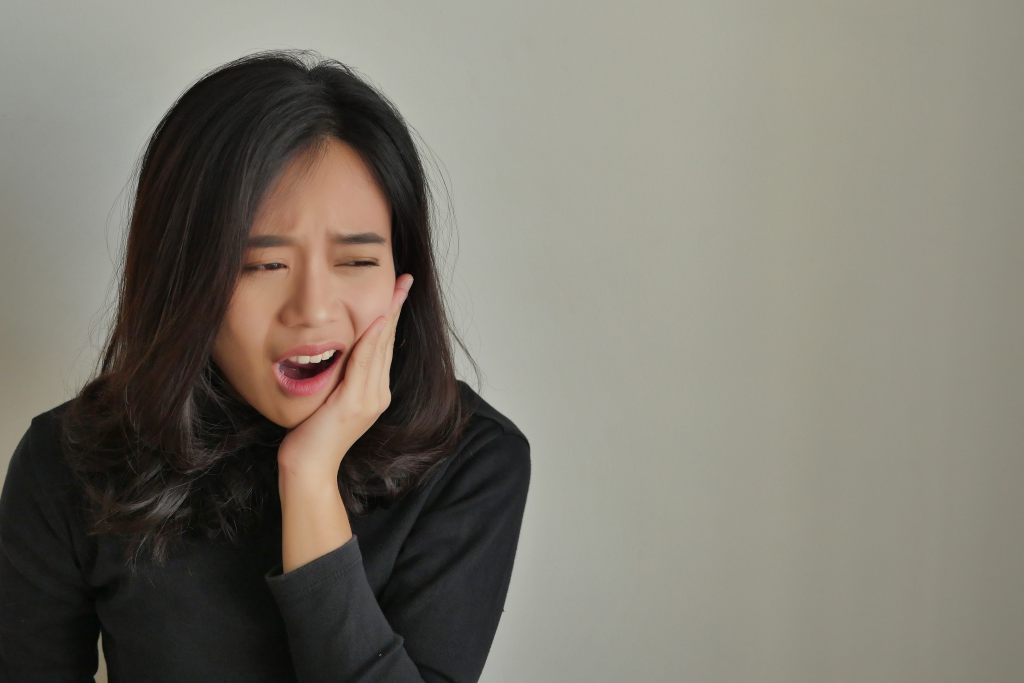 5 Cara Mengobati Sakit Gigi Tanpa Membatalkan Puasa