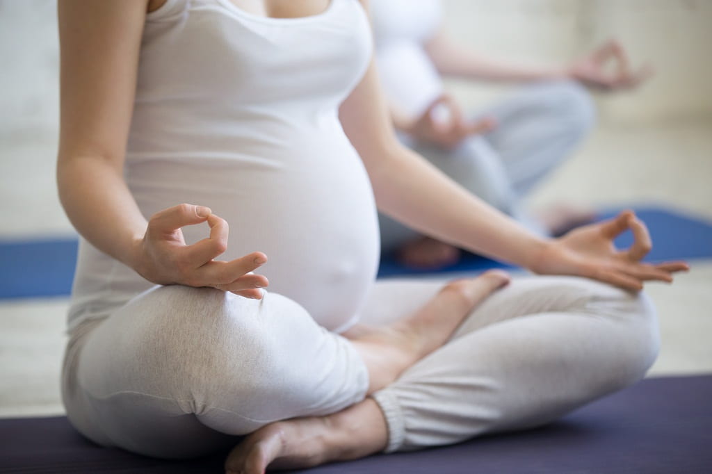 Prenatal Yoga: Manfaat, Gerakan, Tips Aman (Panduan Lengkap)