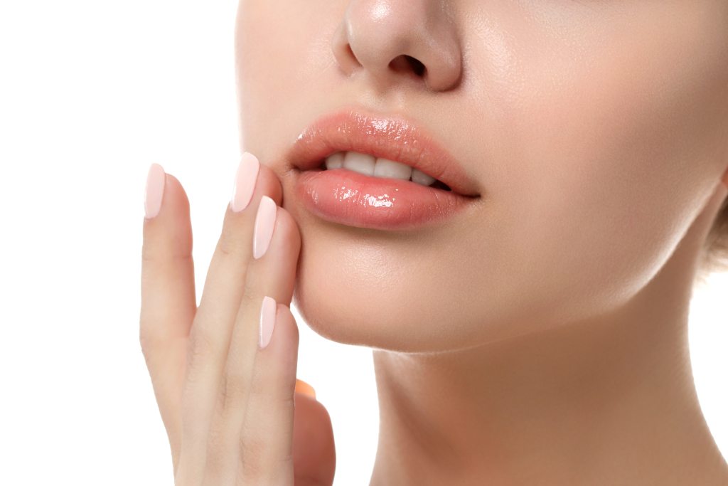 7 Penyebab Bibir Hitam dan Cara Memerahkan Bibir yang Alami