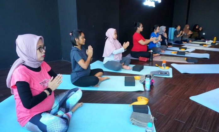 wellness-week-prenatal-yoga-doktersehat-lyfe