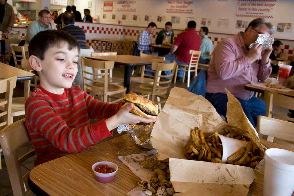 Awas, Makanan Ini Bisa Picu Kolesterol Tinggi Pada Anak