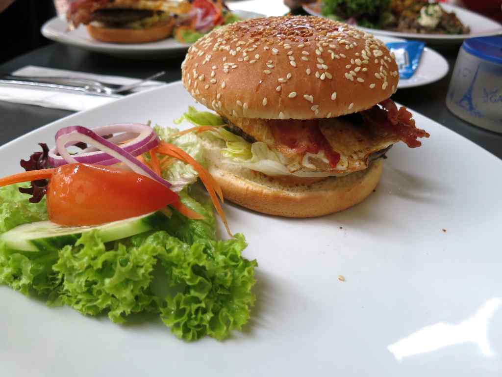 Dampak Hobi Makan Burger Setiap Hari
